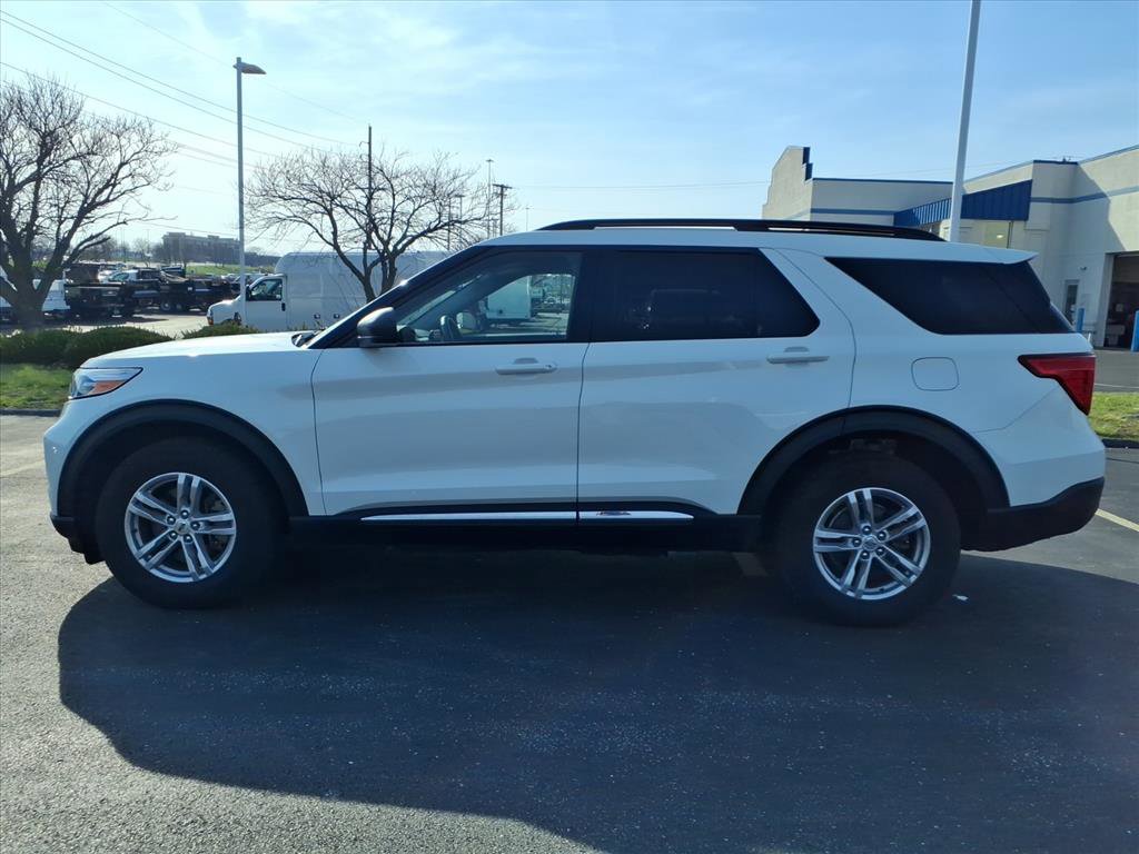 Used 2022 Ford Explorer XLT w/ Equipment Group 202A image 4