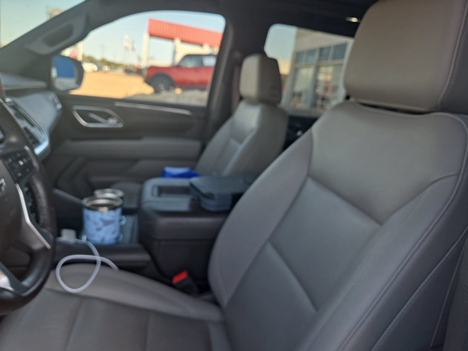 Used 2023 Chevrolet Tahoe Z71 w/ Luxury Package AWD/4WD image 19