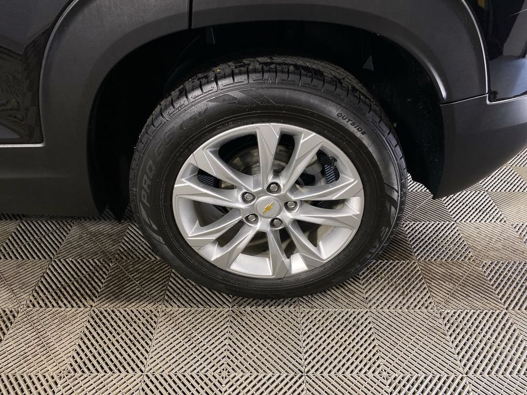 Used 2021 Chevrolet TrailBlazer LS w/ LPO, Blackout Package FWD image 10