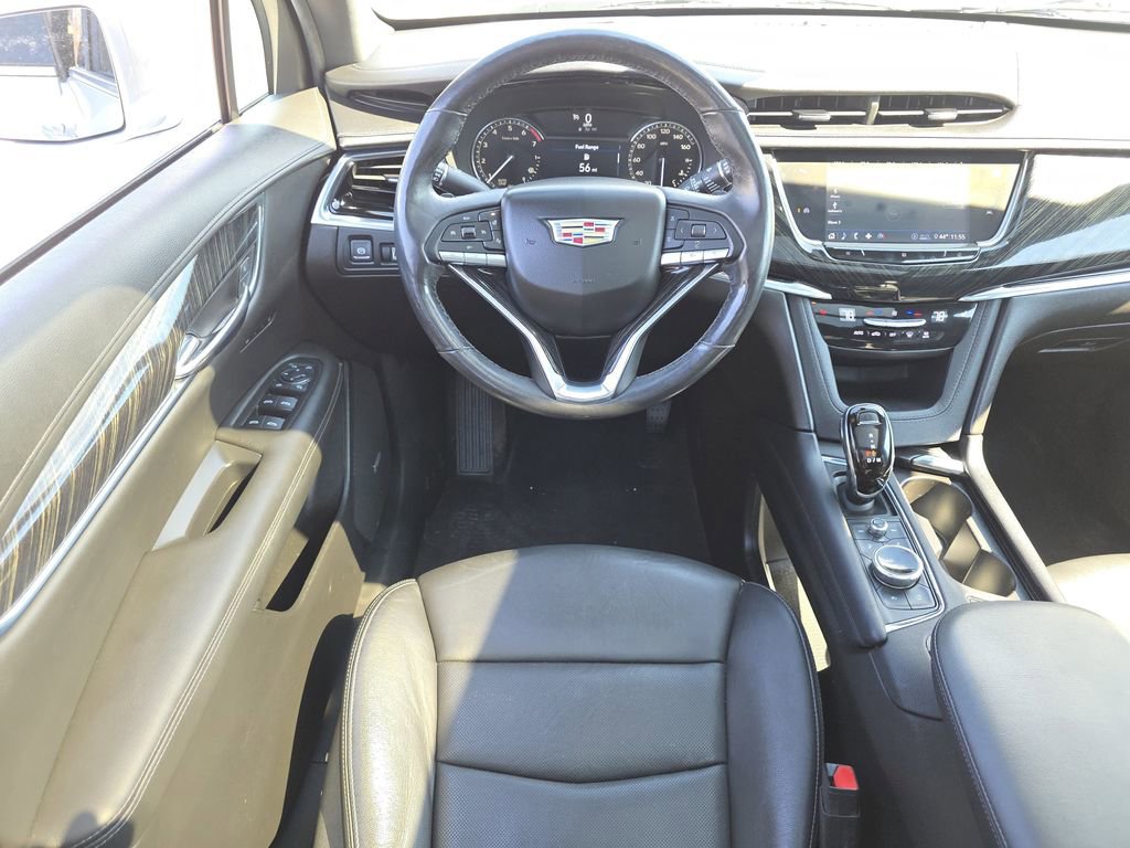Used 2020 Cadillac XT6 Premium Luxury FWD image 2