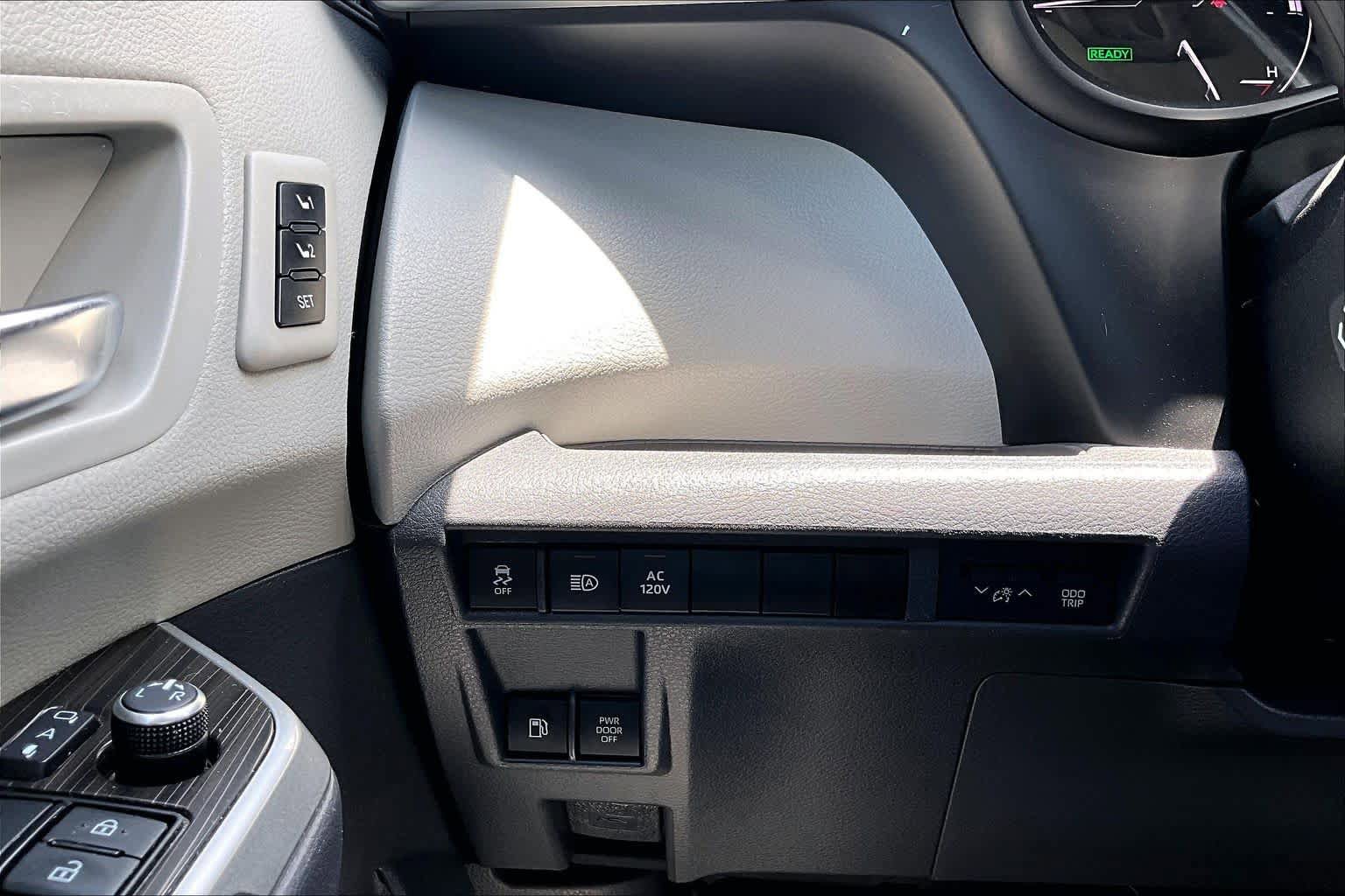 Used 2021 Toyota Sienna Limited FWD image 36