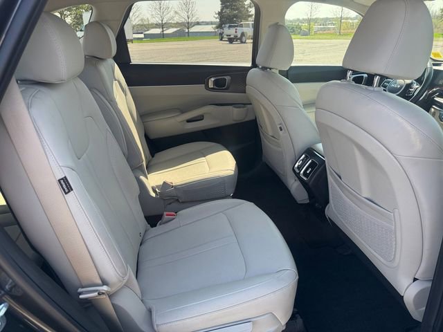 Used 2025 Kia Sorento EX w/ EX Panoramic Sunroof Package AWD/4WD image 18
