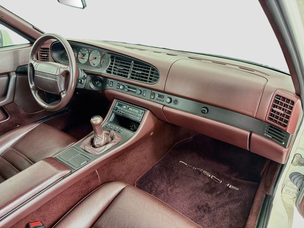 Used 1988 Porsche 944 Turbo RWD image 28