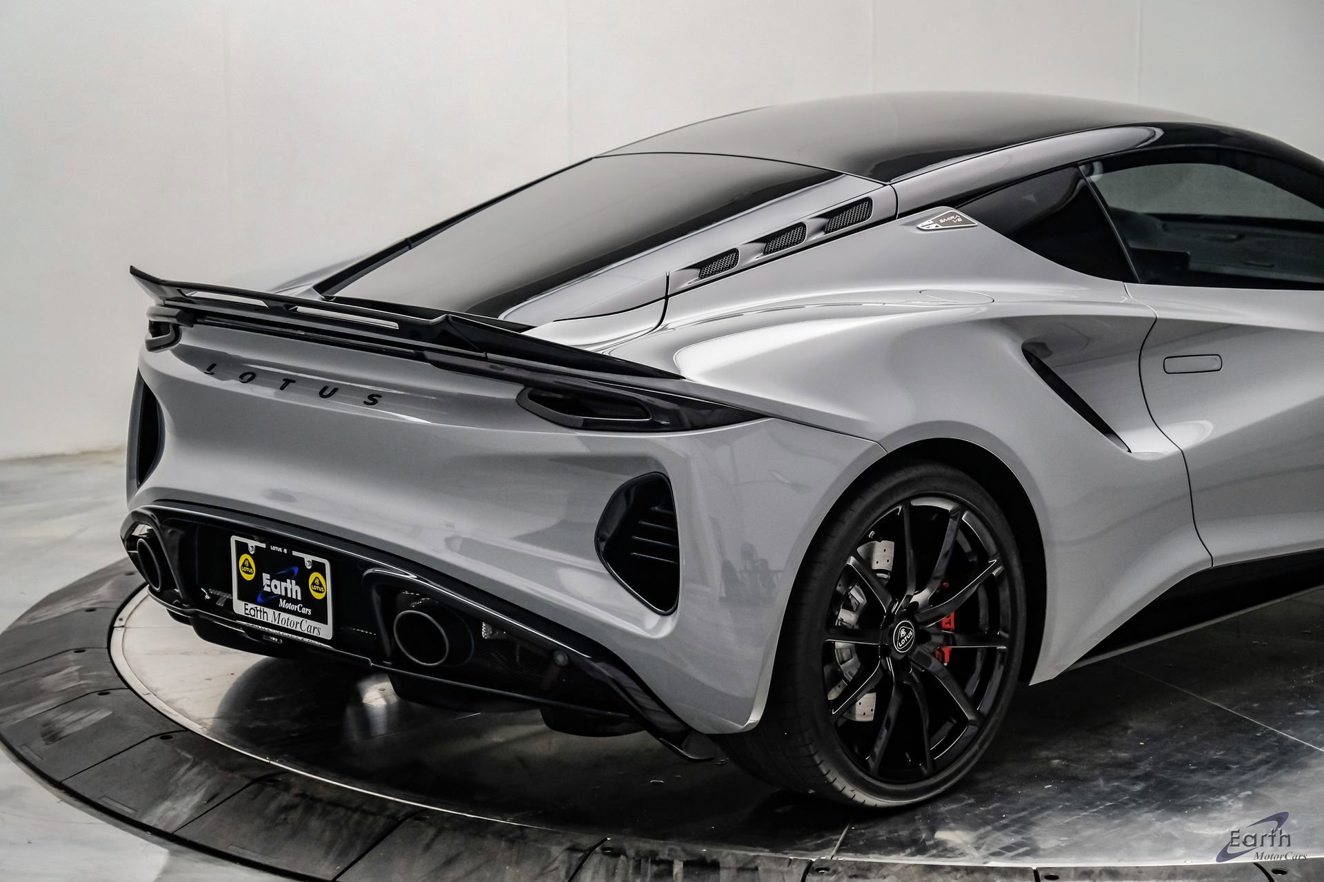 Used 2025 Lotus Emira RWD image 22