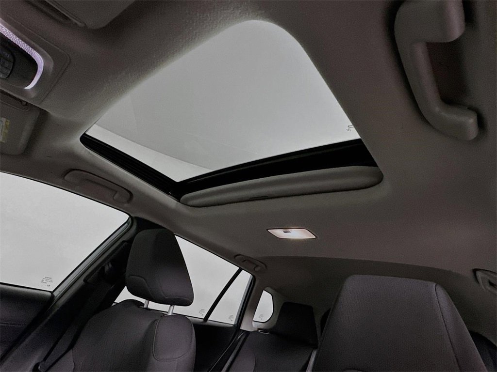 Used 2022 Toyota Corolla Cross LE image 11