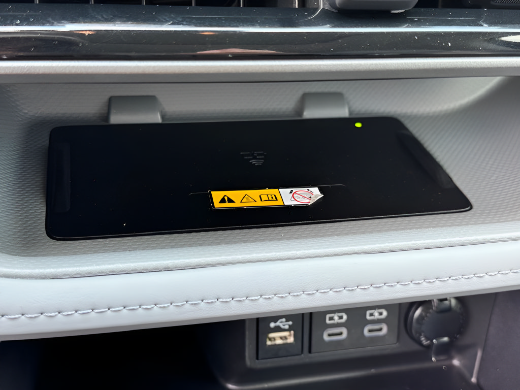 Used 2024 Toyota Highlander Limited AWD/4WD image 19