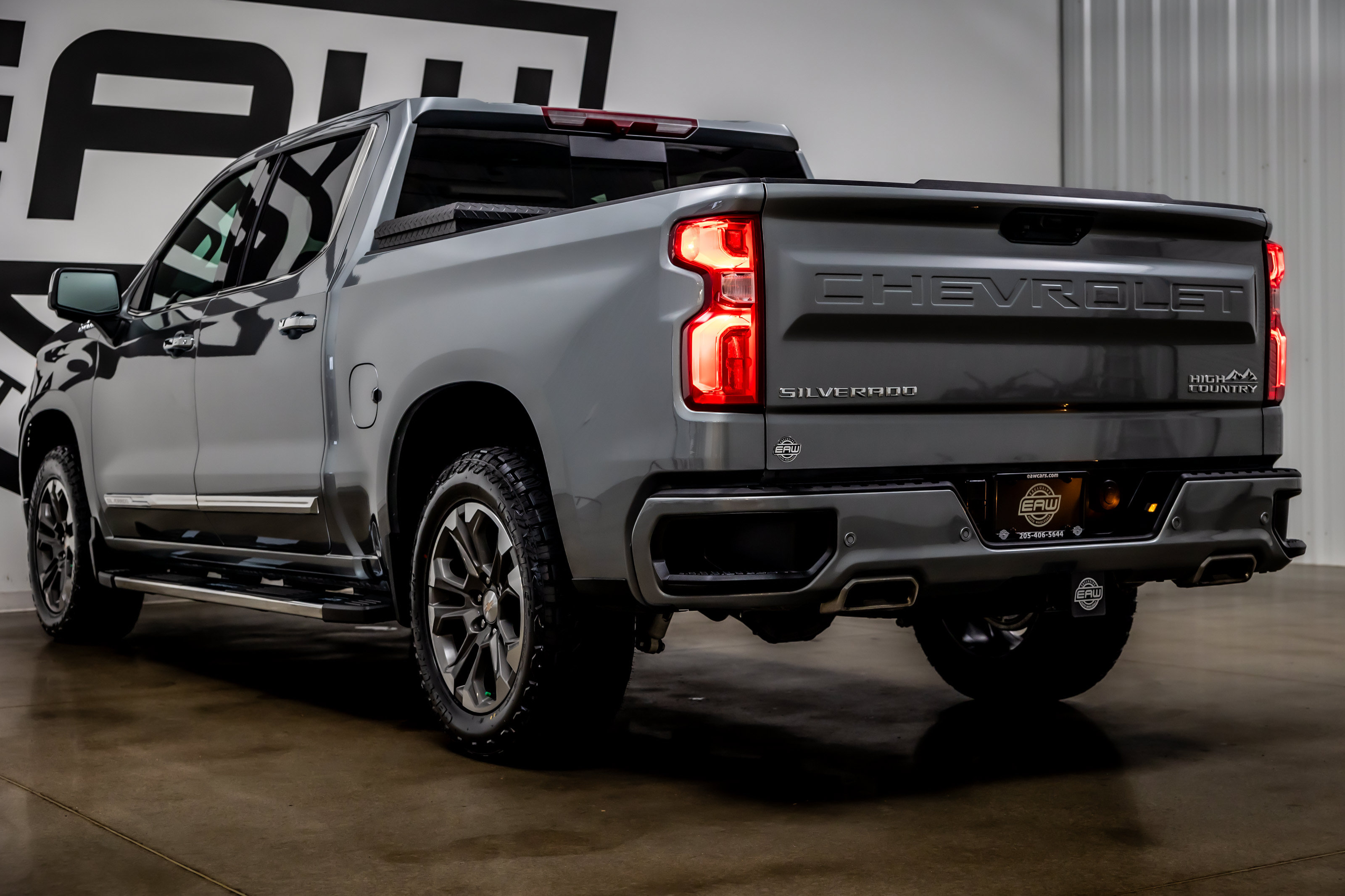 Used 2024 Chevrolet Silverado 1500 High Country w/ Z71 Off-Road Package AWD/4WD image 30
