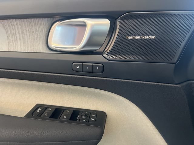 New 2026 Volvo XC40 B5 Ultra w/ Climate Package AWD/4WD image 17