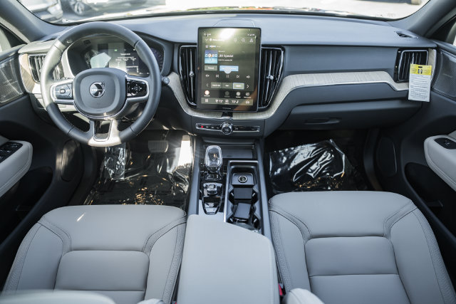 New 2027 Volvo XC60 B5 Plus AWD/4WD image 21