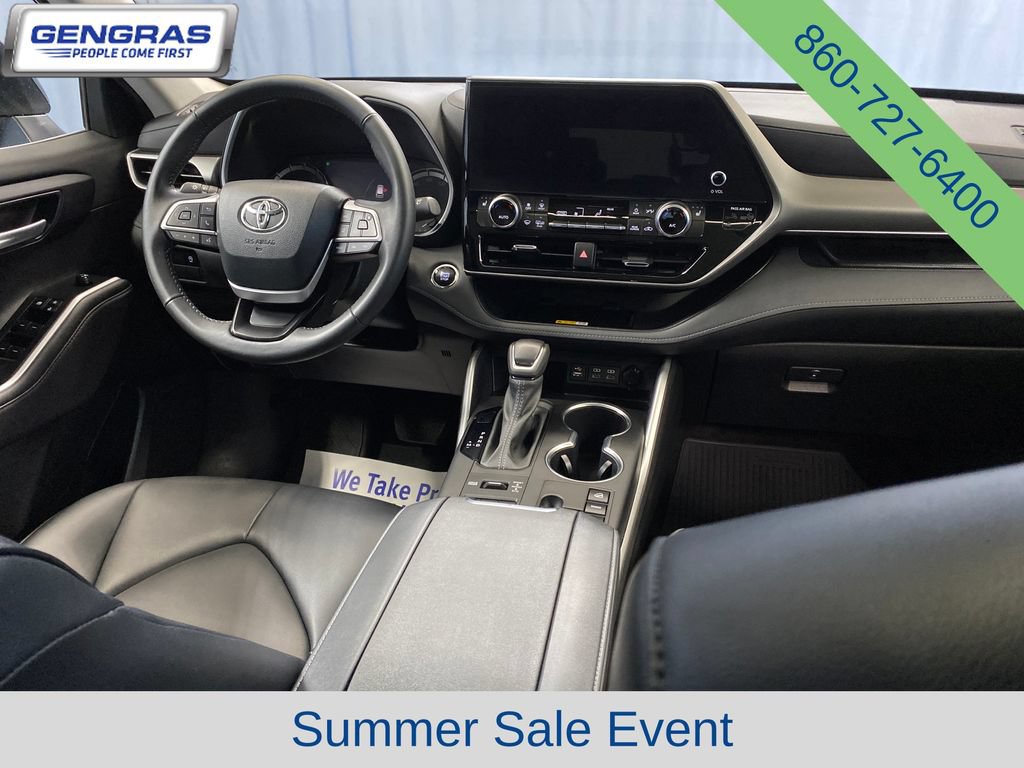 Used 2023 Toyota Highlander XLE AWD/4WD image 41