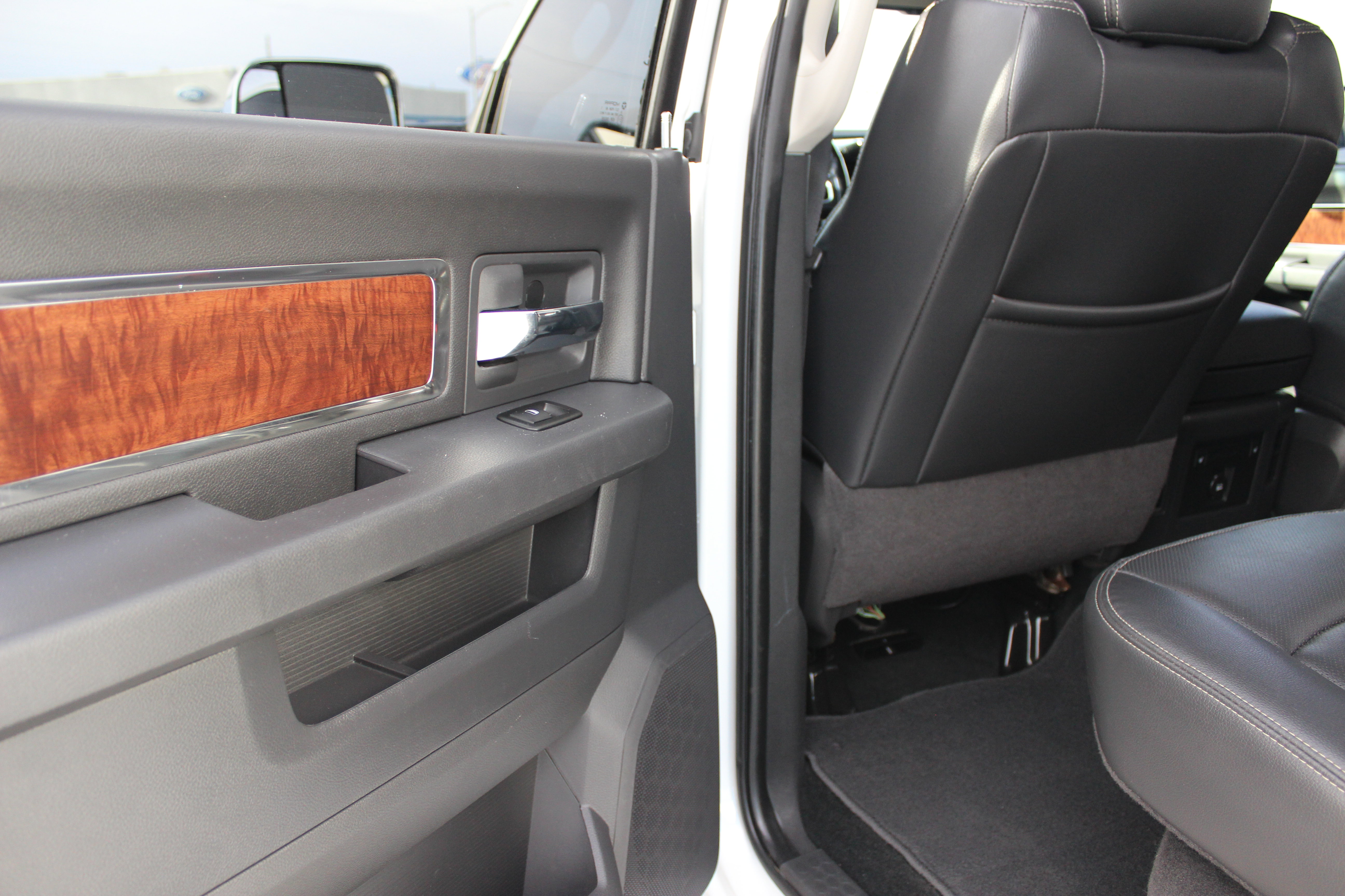 Used 2011 RAM 2500 Laramie w/ Protection Group image 27