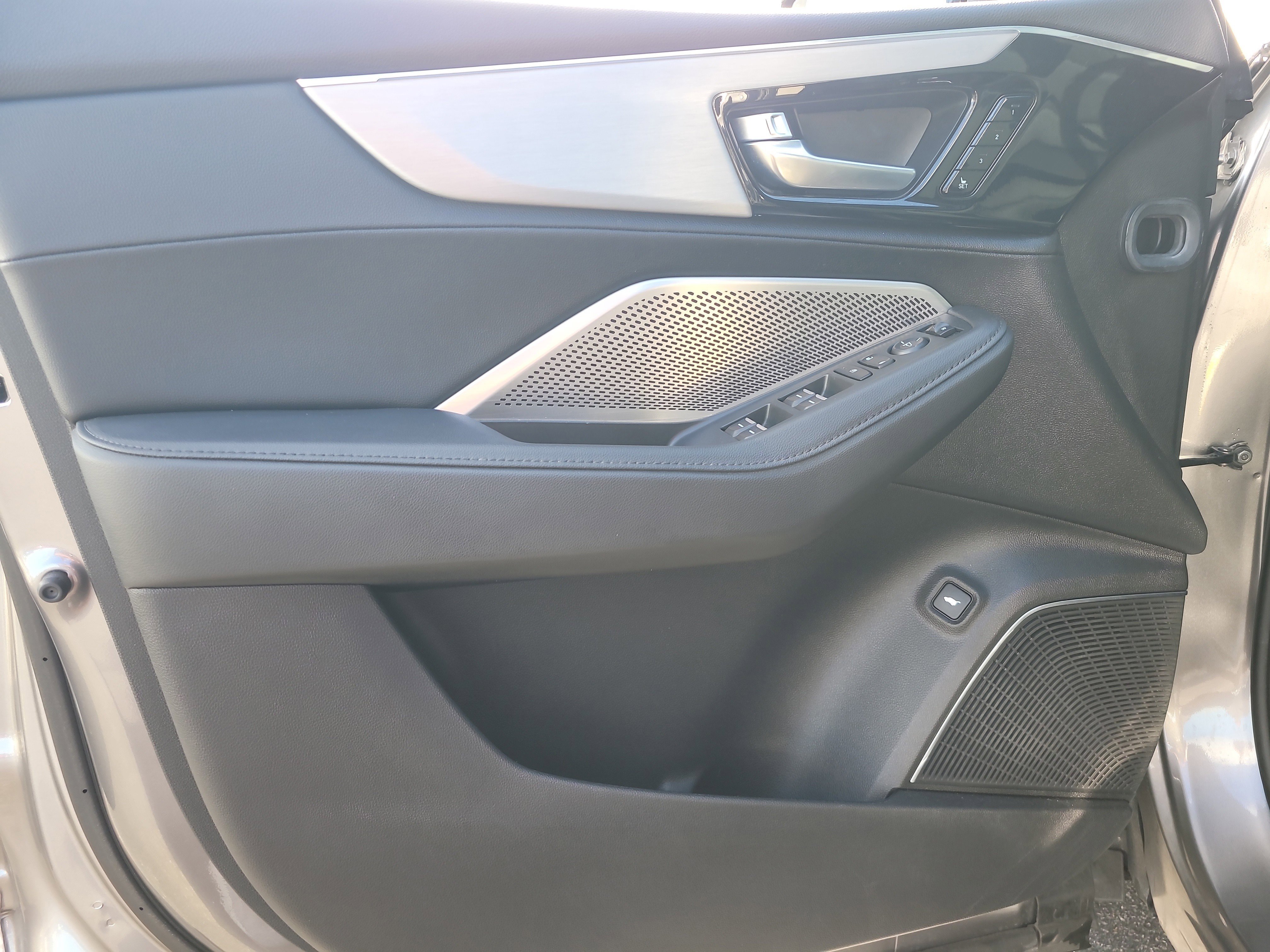 Used 2024 Acura MDX SH-AWD image 15