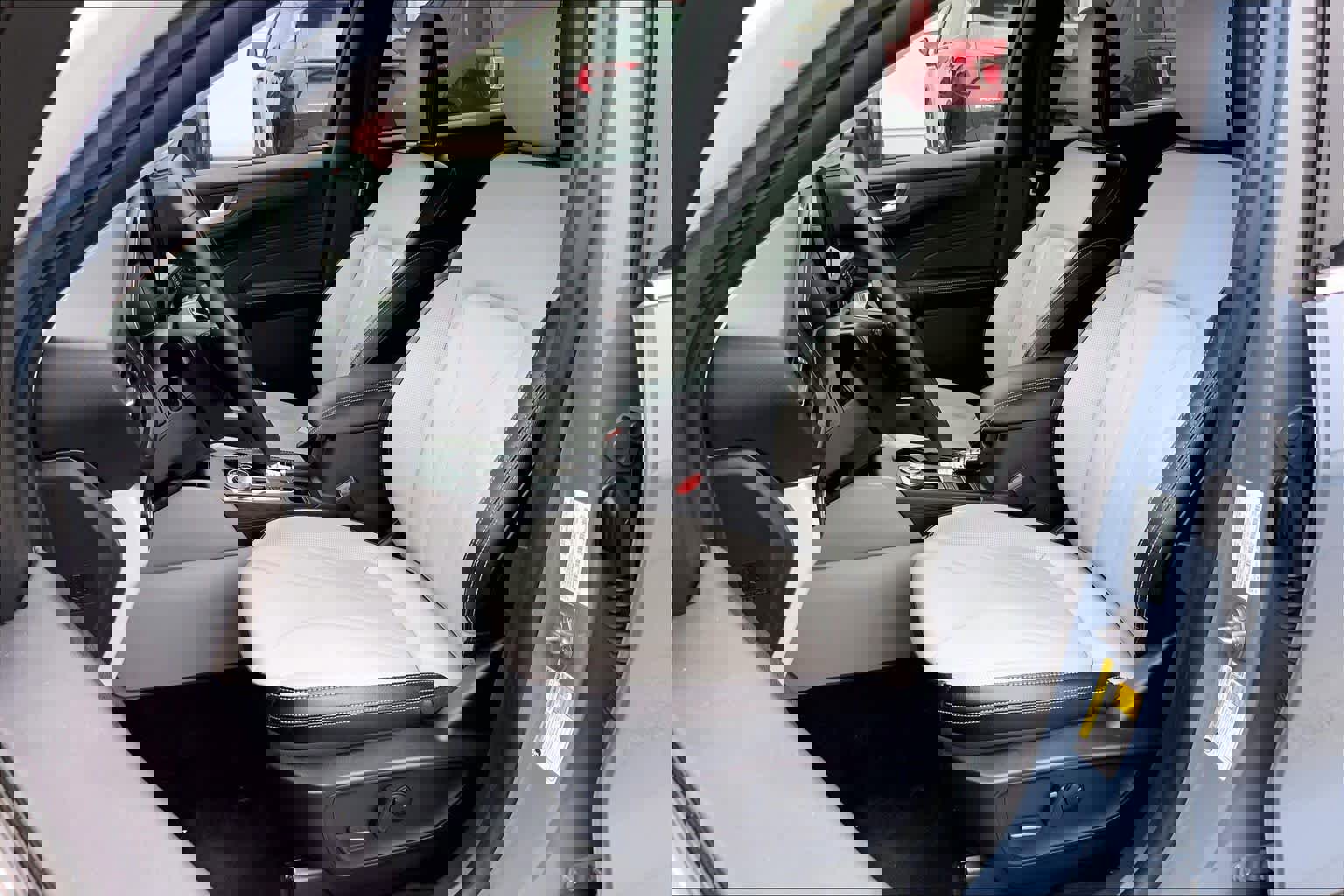 Certified 2025 Ford Escape SE w/ PHEV Premium Package image 8