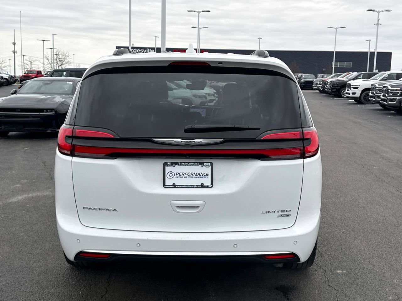 Used 2022 Chrysler Pacifica Limited image 4