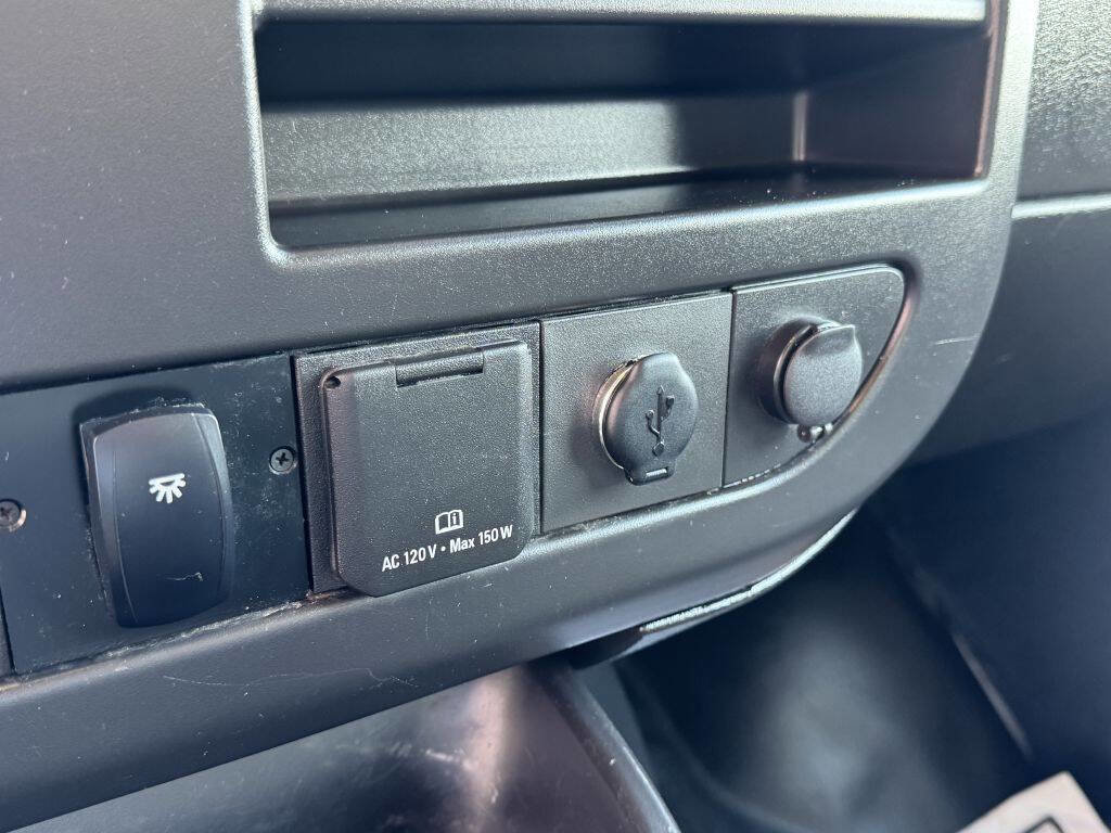 Used 2022 GMC Savana 3500 w/ Power Convenience Package image 18