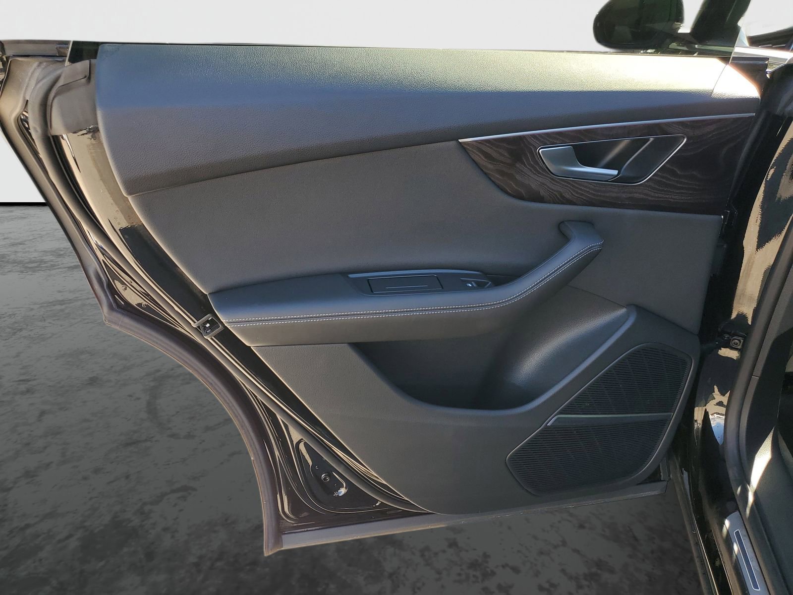 Used 2023 Audi Q8 Premium Plus w/ Premium Plus Package image 16