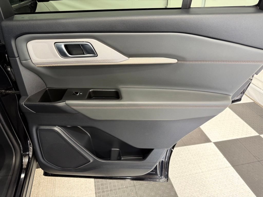 Certified 2025 Ford Explorer Active AWD/4WD image 29