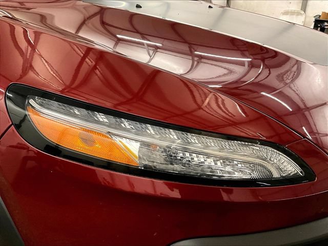 Used 2017 Jeep Cherokee Trailhawk w/ Cold Weather Group AWD/4WD image 27