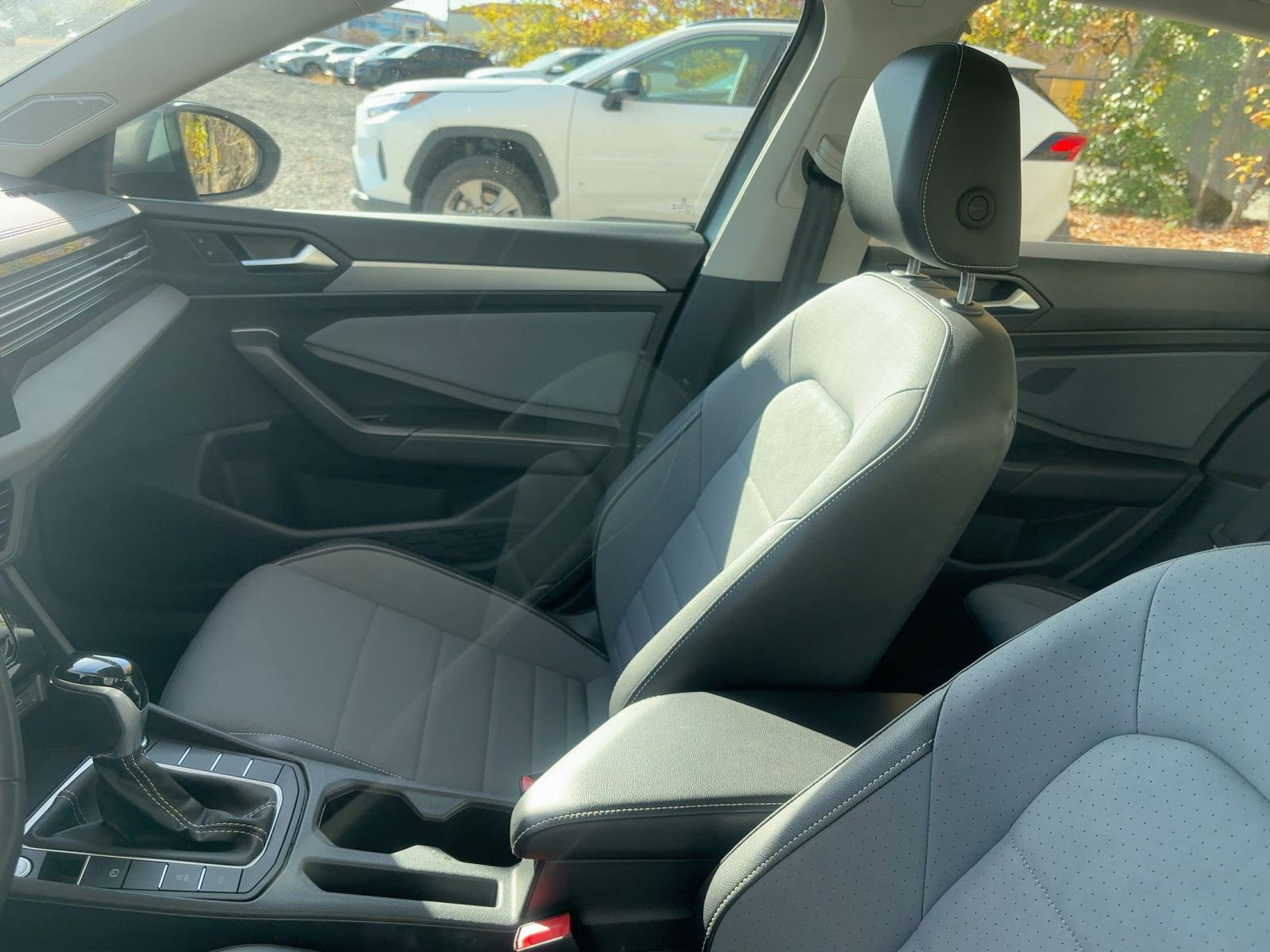 Used 2025 Volkswagen Jetta SE image 7