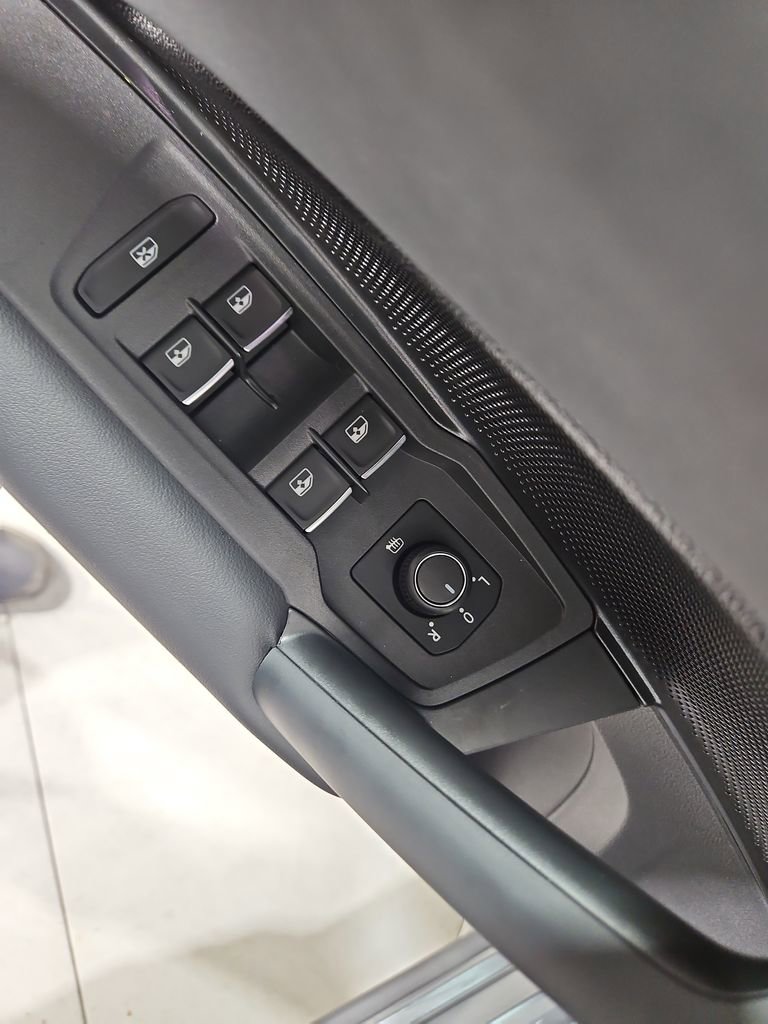 New 2026 Volkswagen Tiguan SE R-Line image 11