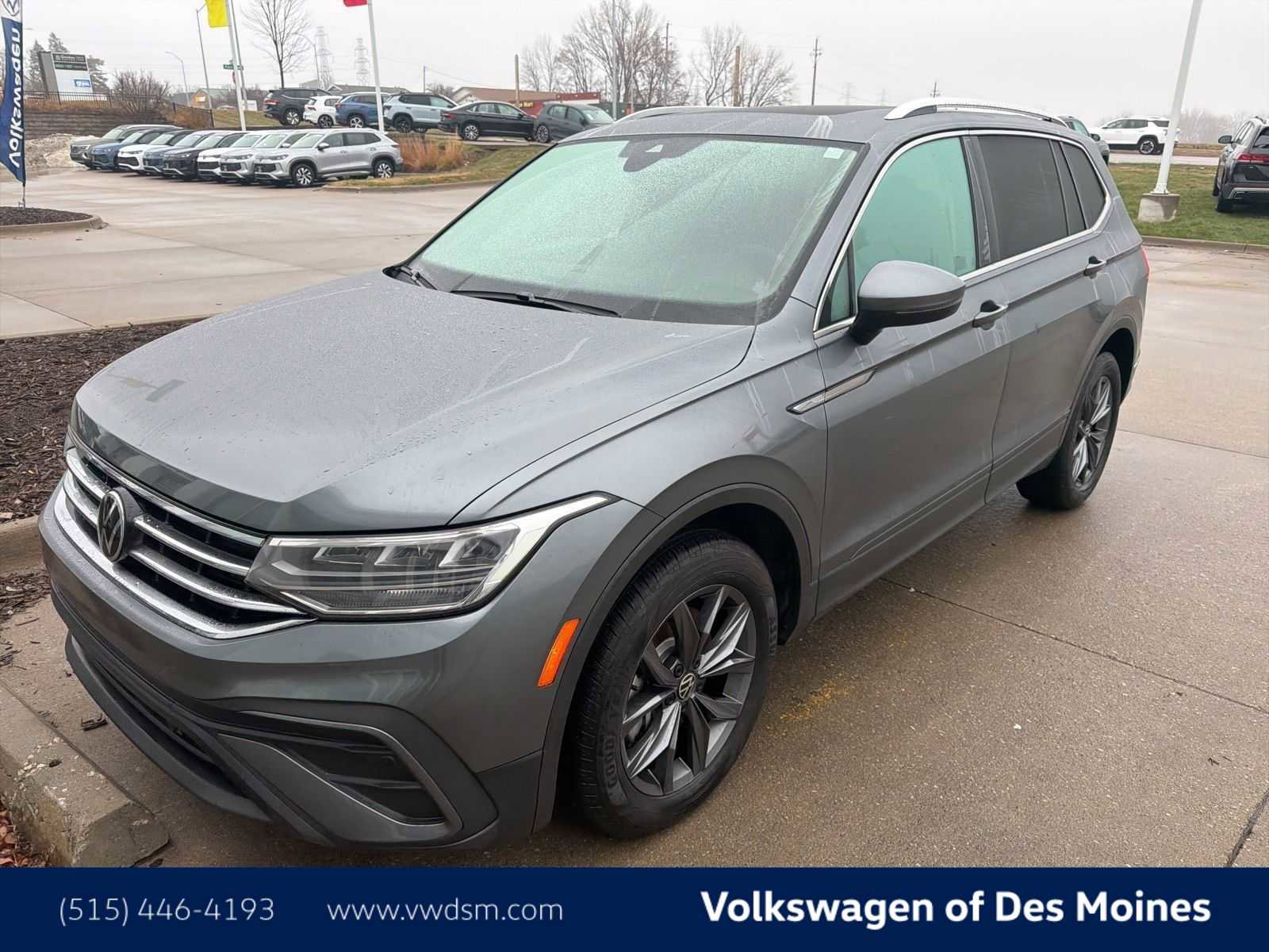 Used 2022 Volkswagen Tiguan SE w/ Panoramic Sunroof Package image 1
