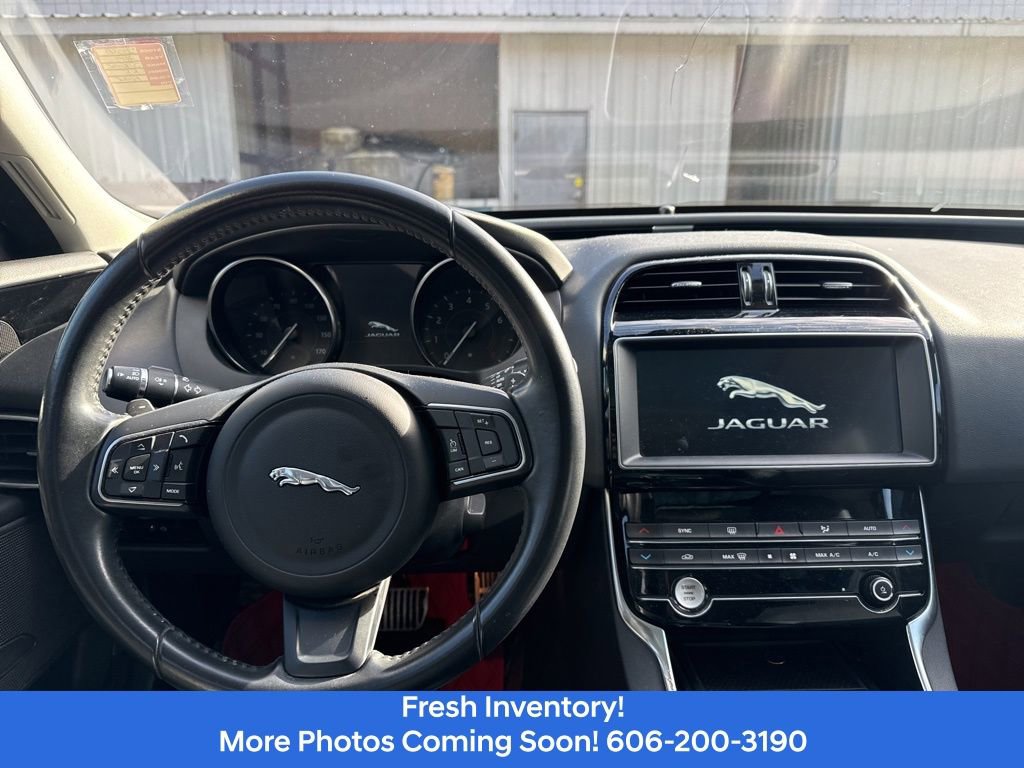 Used 2019 Jaguar XE Premium image 8