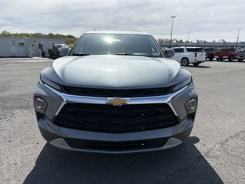 Used 2025 Chevrolet Blazer LT AWD/4WD image 2