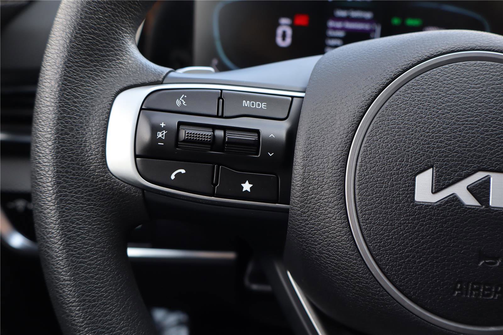 Certified 2025 Kia Sportage LX image 17