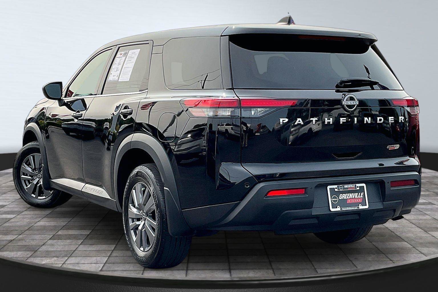 Certified 2025 Nissan Pathfinder S FWD image 3