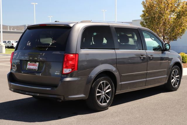 Used 2017 Dodge Grand Caravan SXT image 6