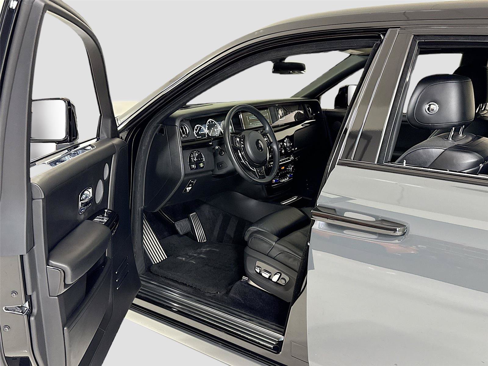 Used 2019 Rolls-Royce Phantom Sedan RWD image 12