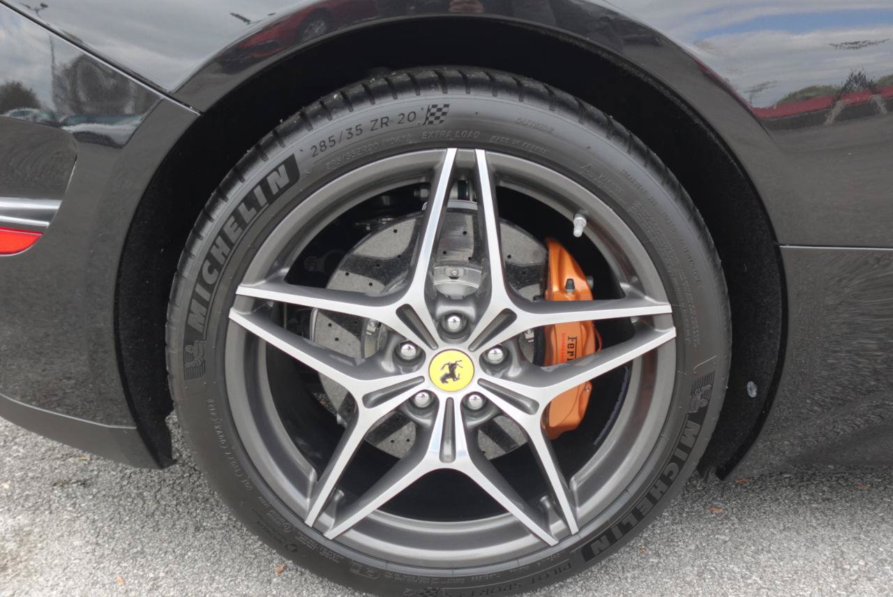 Used 2015 Ferrari California T RWD image 21