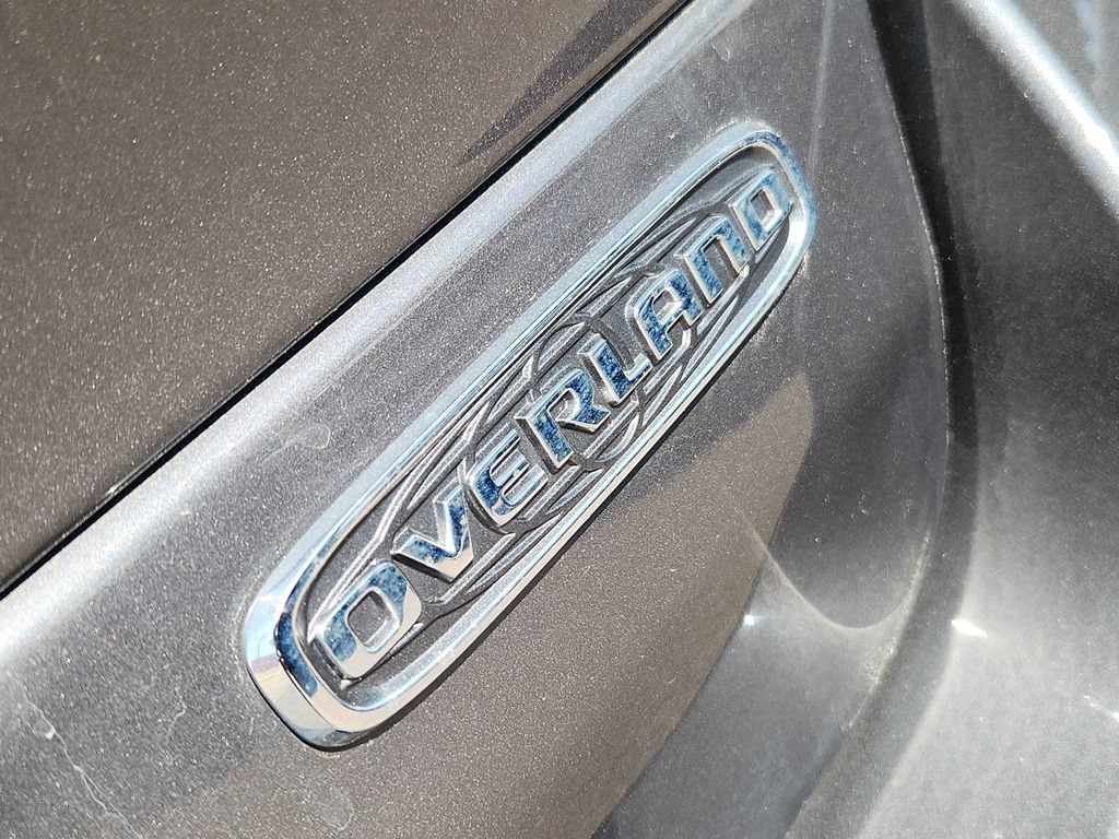 Certified 2022 Jeep Grand Cherokee Overland w/ Luxury Tech Group IV AWD/4WD image 12