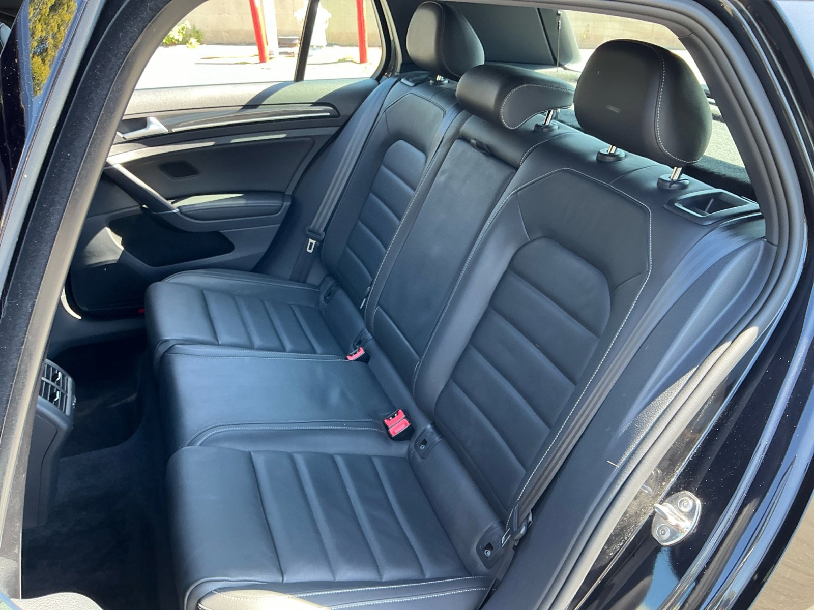 Used 2017 Volkswagen Golf R 4-Door image 19
