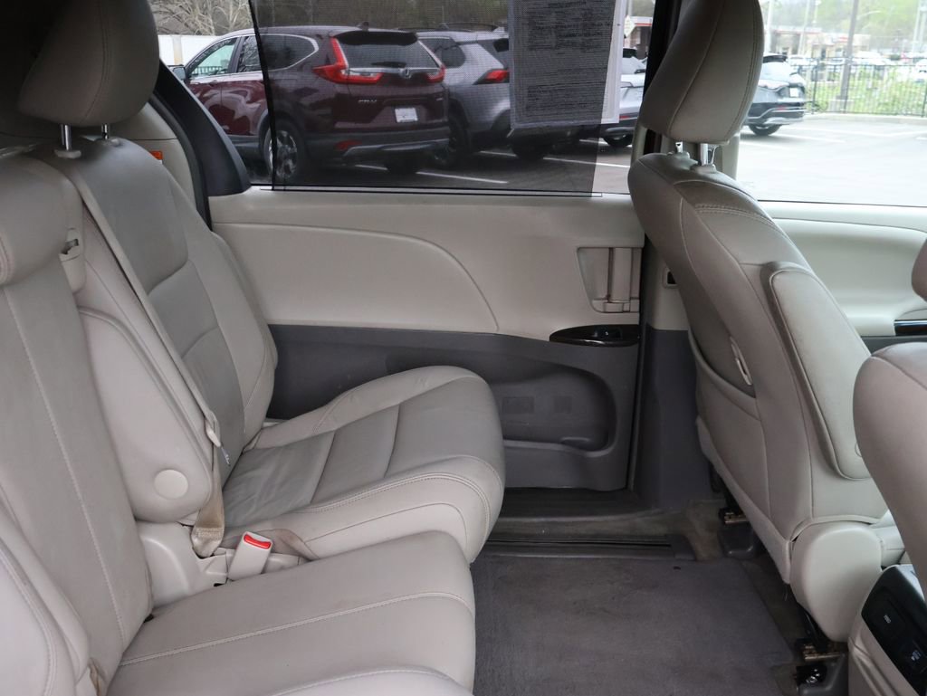Used 2015 Toyota Sienna XLE Premium image 17