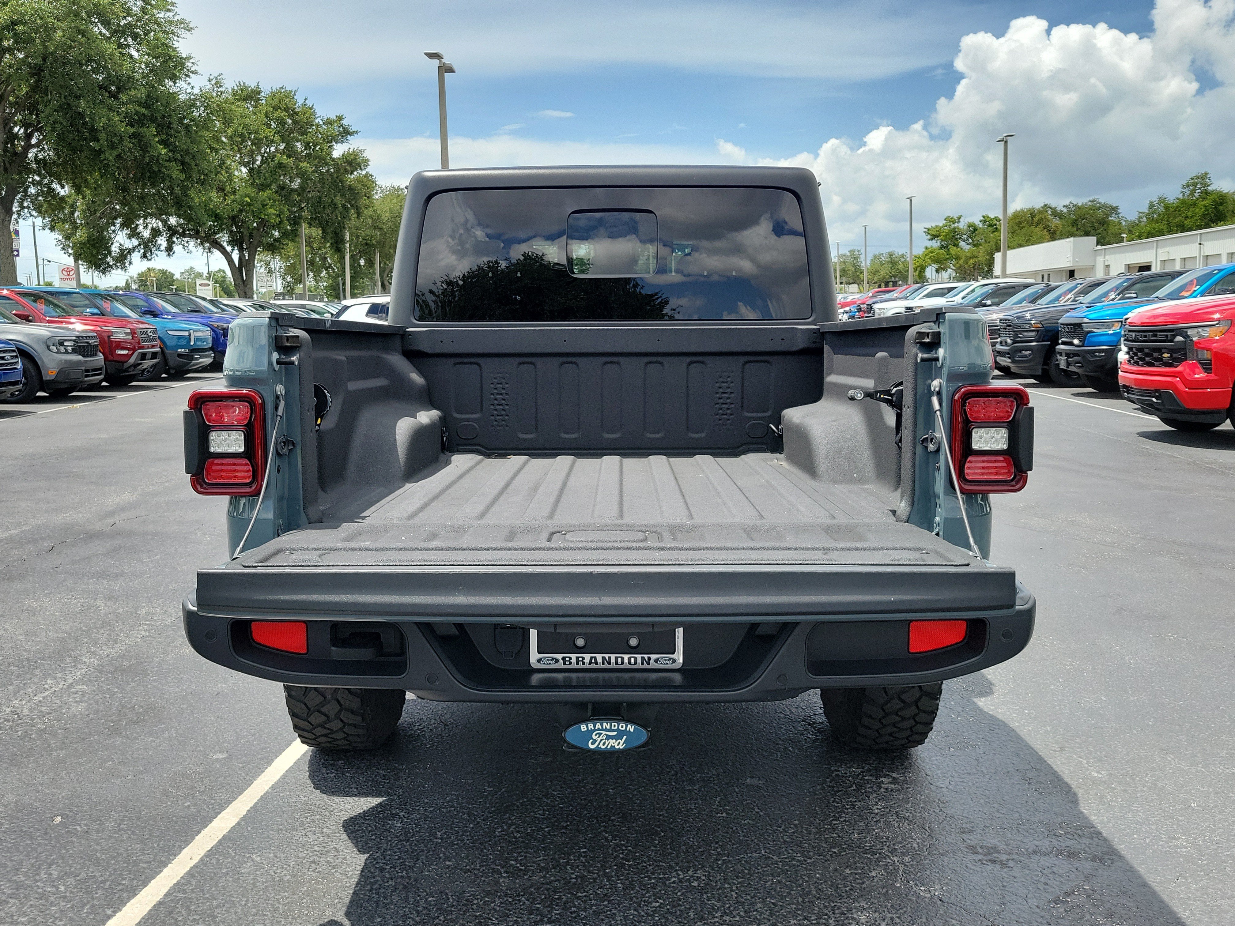 Used 2024 Jeep Gladiator Sport AWD/4WD image 10