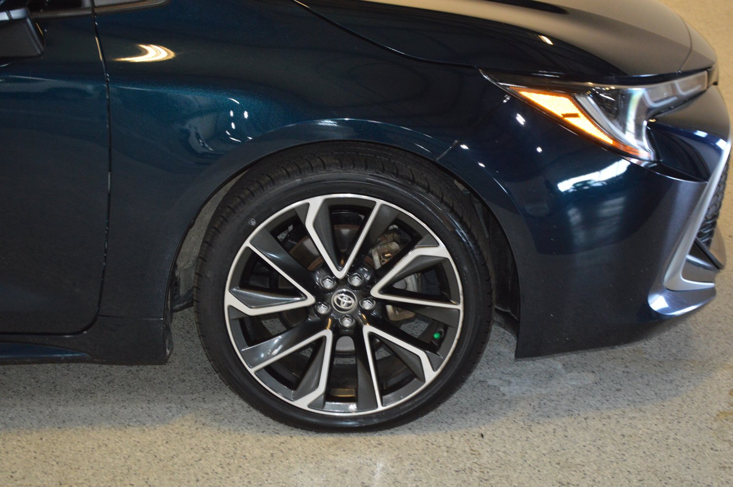 Used 2019 Toyota Corolla XSE FWD image 9