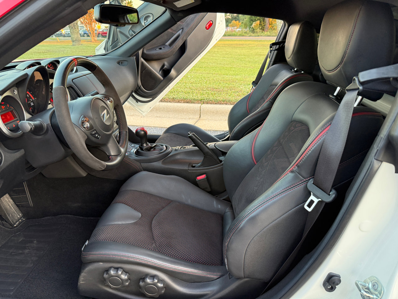 Used 2020 Nissan 370Z Coupe image 27