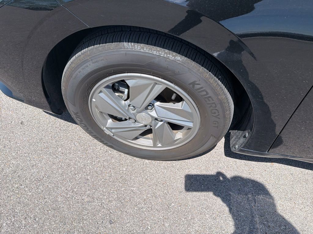 Used 2025 Hyundai Elantra SE image 25
