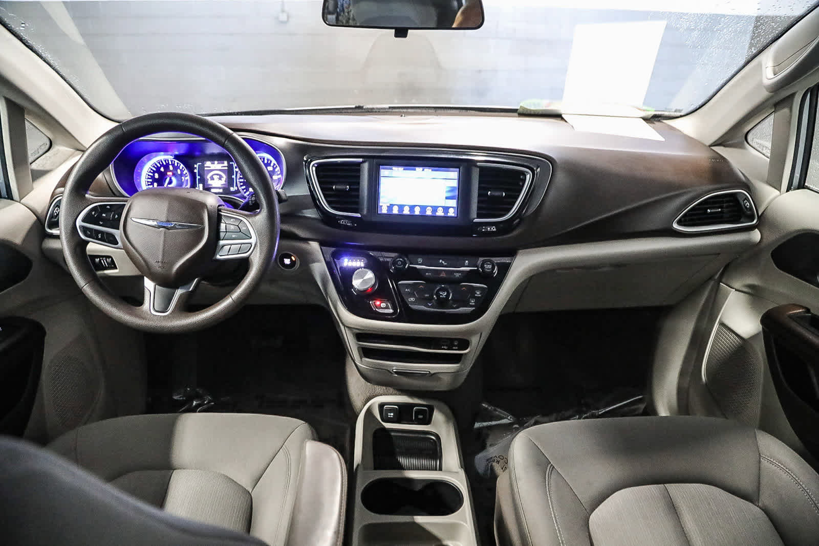 Used 2019 Chrysler Pacifica Touring image 8