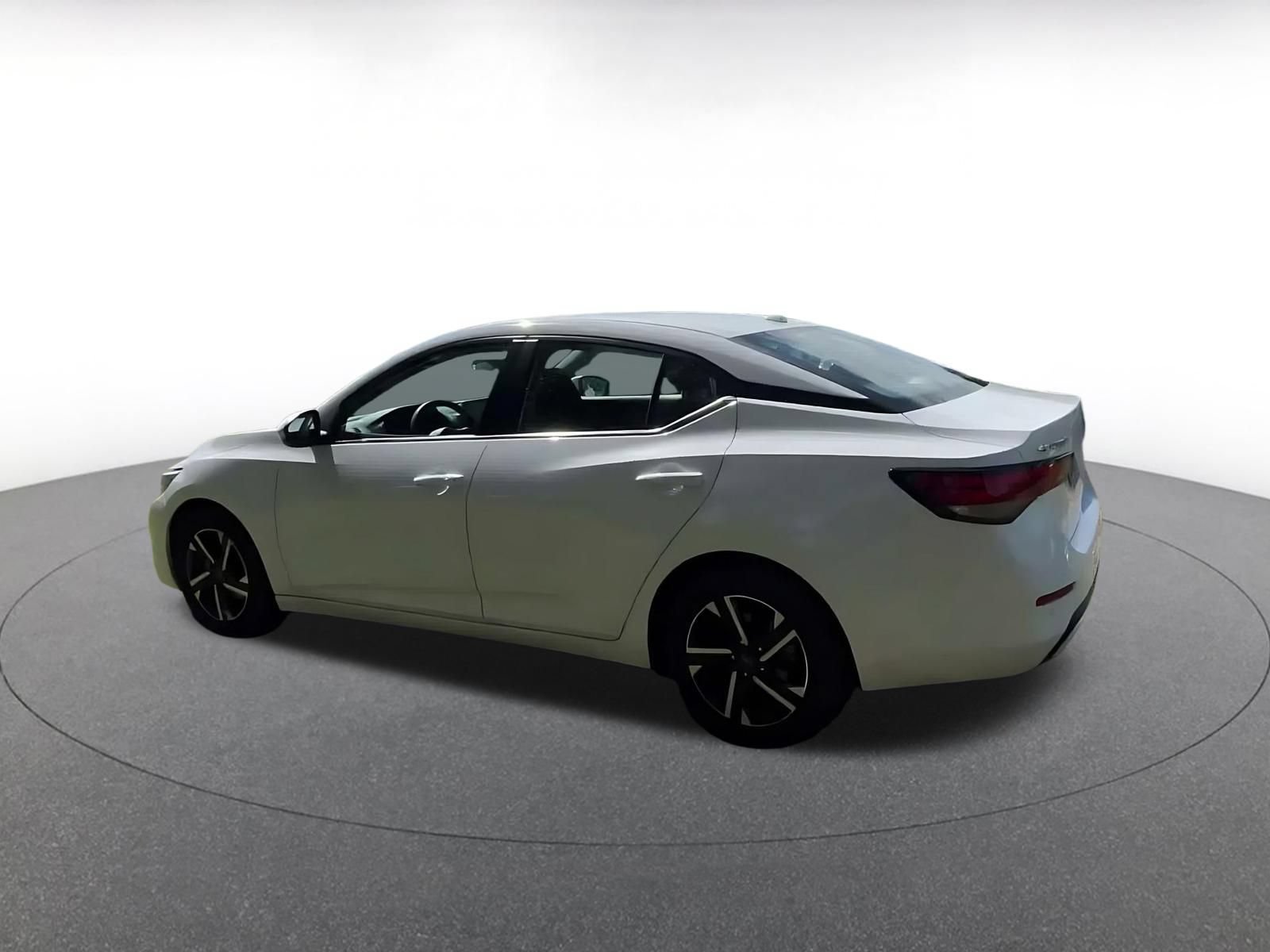 Used 2025 Nissan Sentra SV FWD image 9