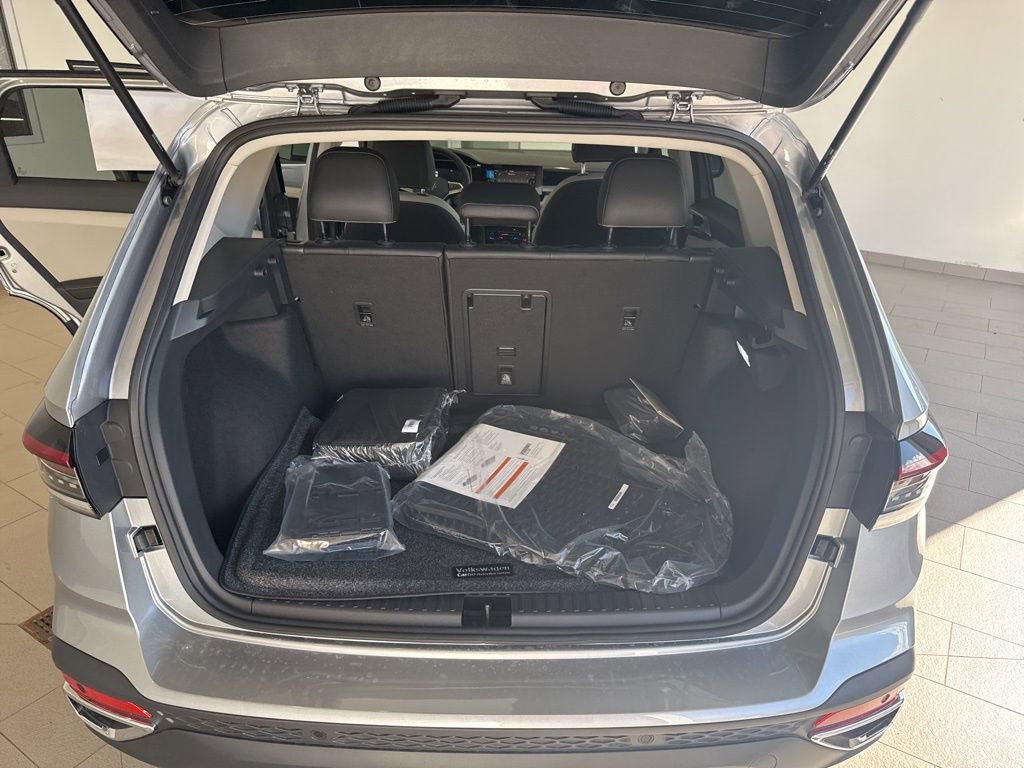 New 2025 Volkswagen Taos SE image 16