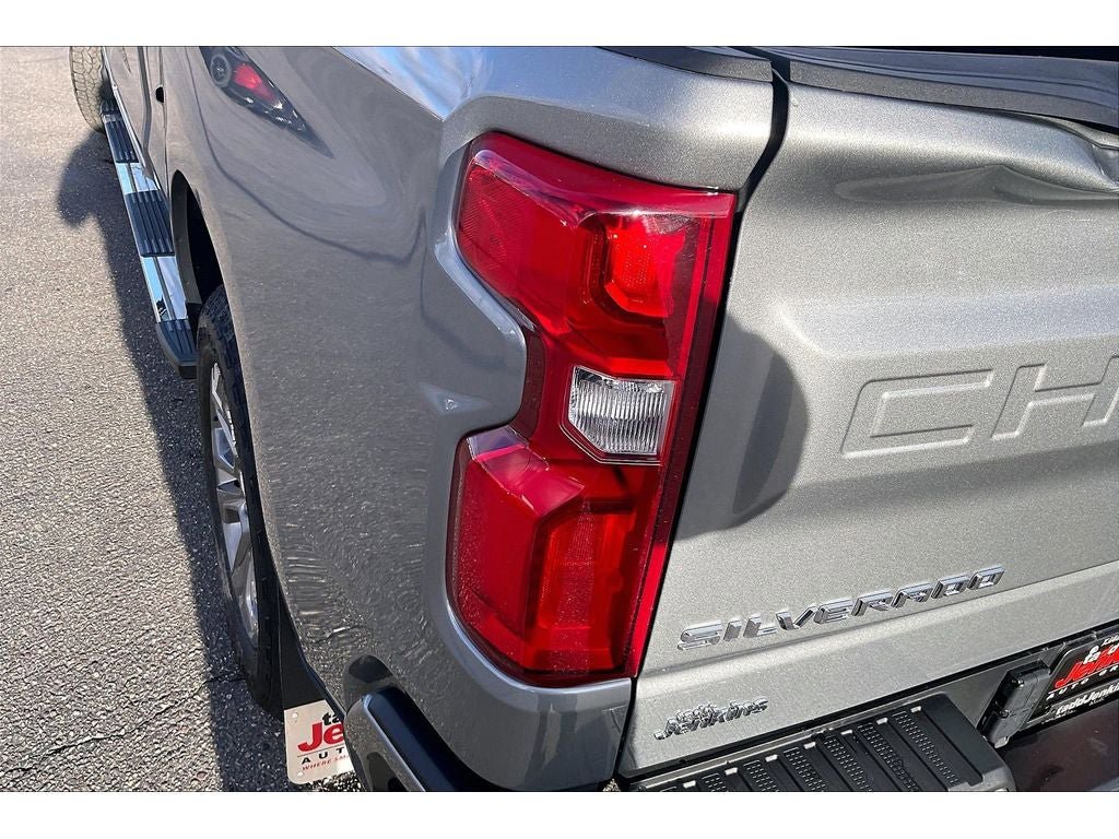 Used 2024 Chevrolet Silverado 1500 High Country w/ Technology Package AWD/4WD image 30