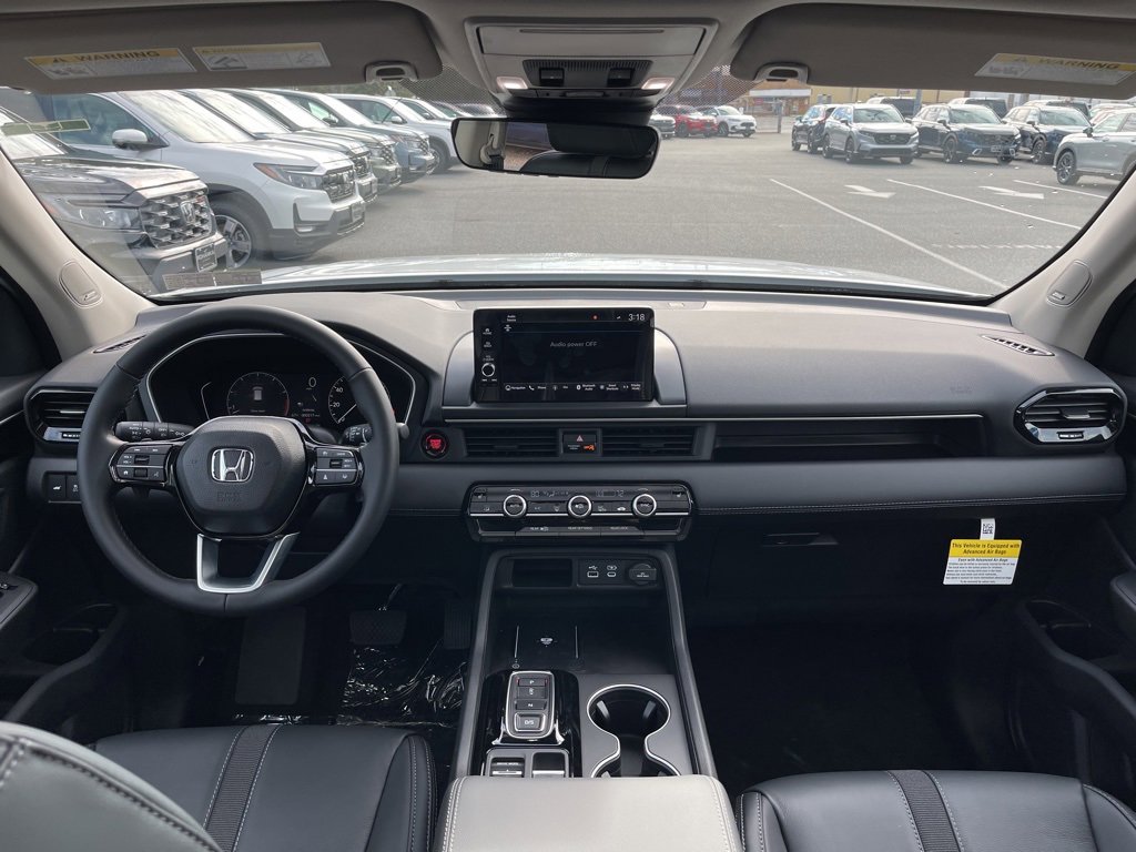 New 2025 Honda Pilot Touring image 6