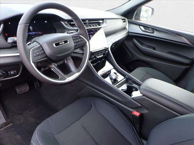 New 2025 Jeep Grand Cherokee Laredo w/ Luxury Tech Group I image 11