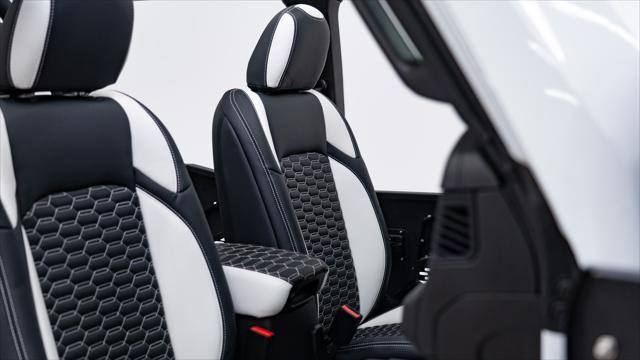 Used 2025 Jeep Gladiator Sport image 3