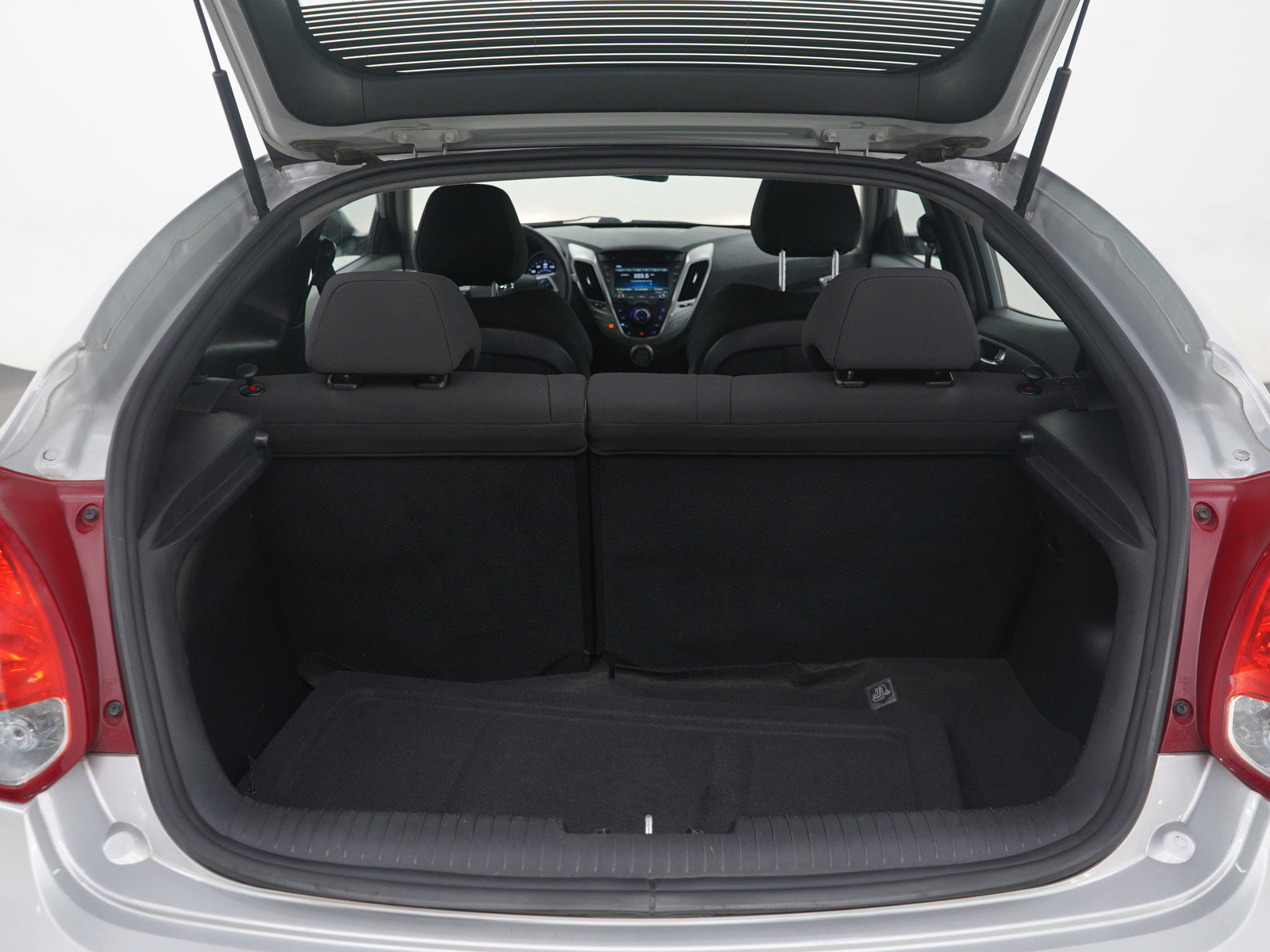 Used 2015 Hyundai Veloster image 9