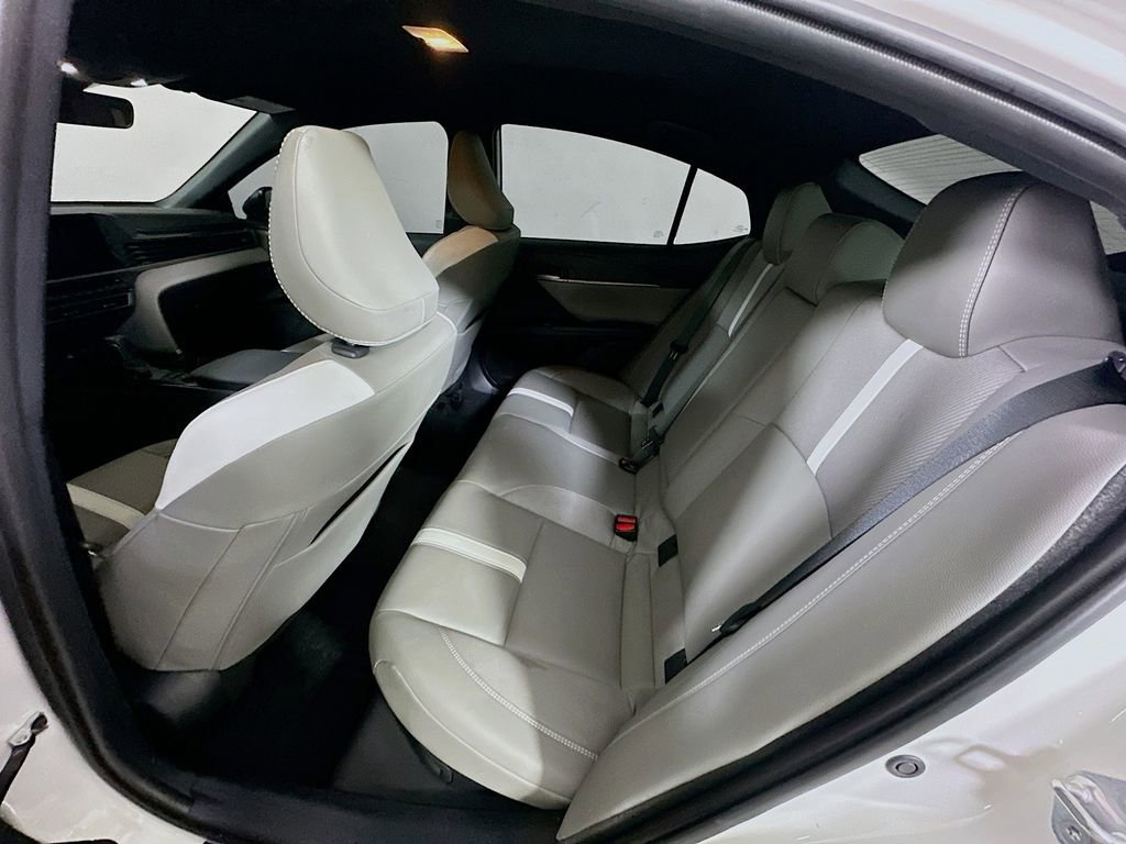 Used 2025 Toyota Camry SE w/ Convenience Package image 12
