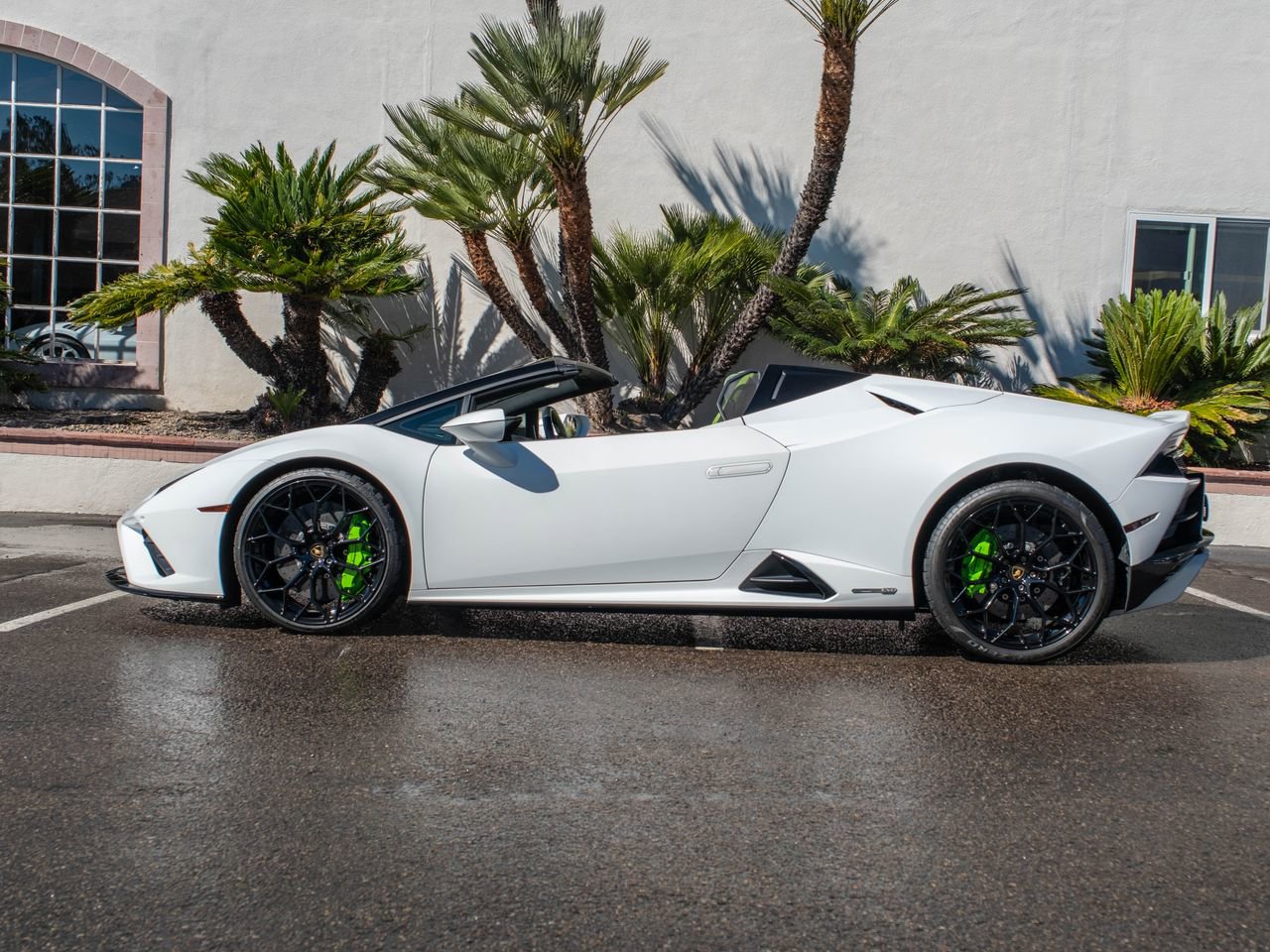Used 2023 Lamborghini Huracan EVO image 2