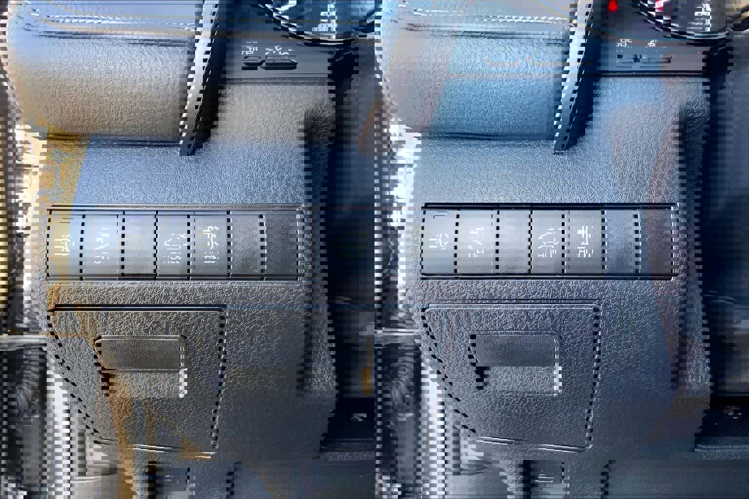 Used 2024 Toyota Camry SE image 32